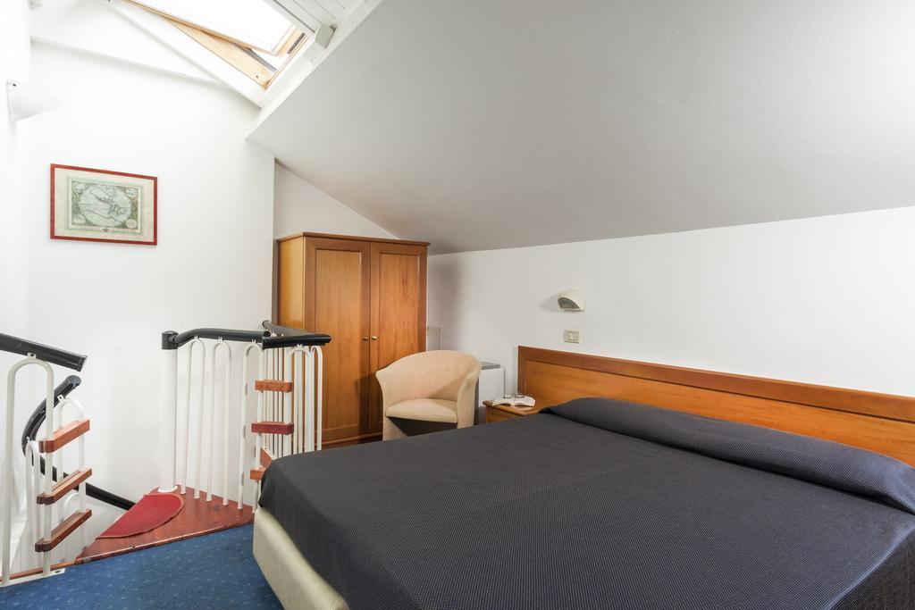 One-Bedroom Apartment,272828729:JPEG