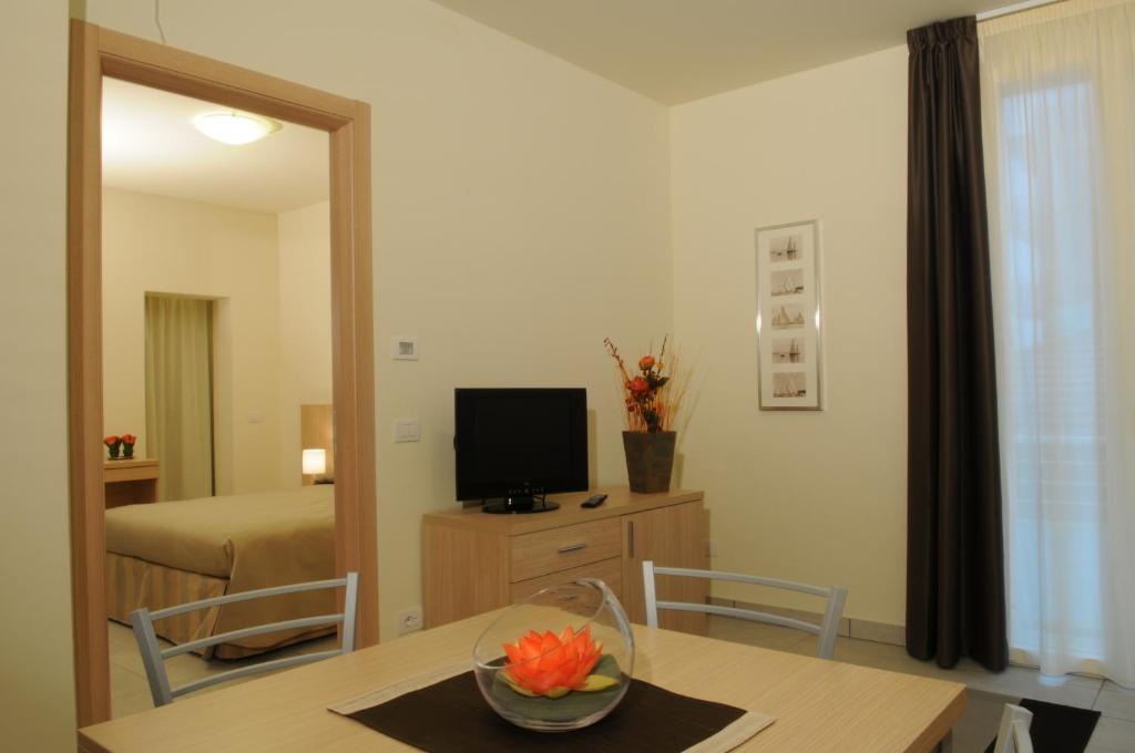 One-Bedroom Suite Sea View