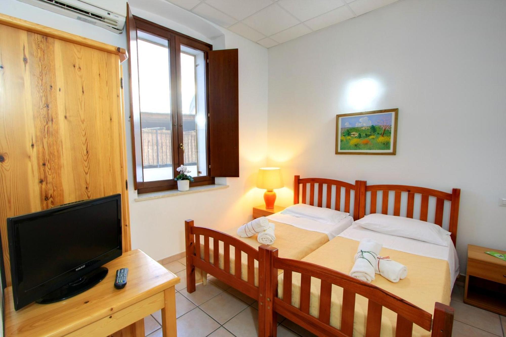Twin Room,1584620756:JPEG