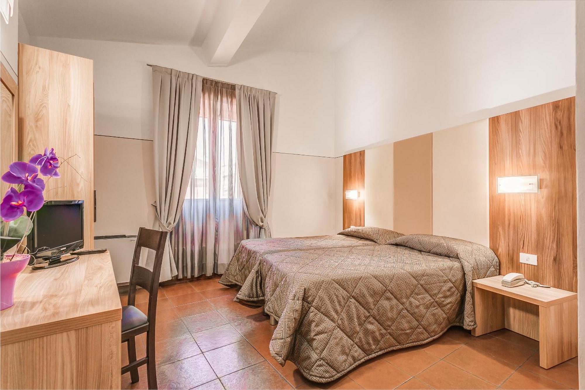 Double or Twin Room,689421597:JPEG