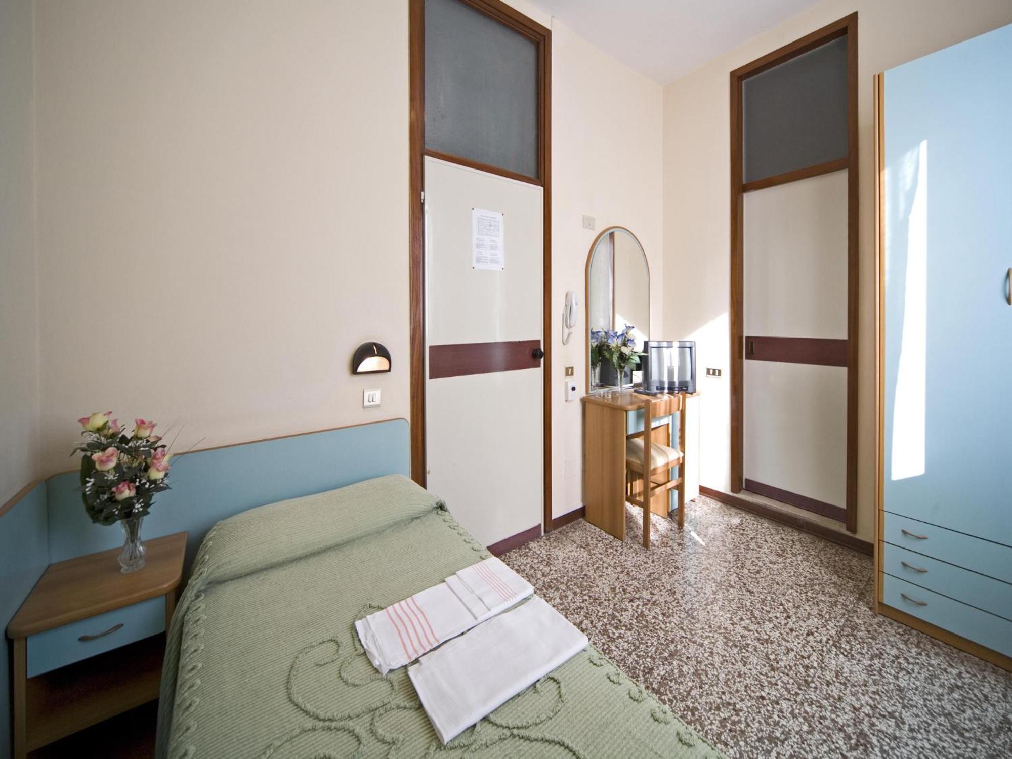 Single Room,1372306658:JPEG