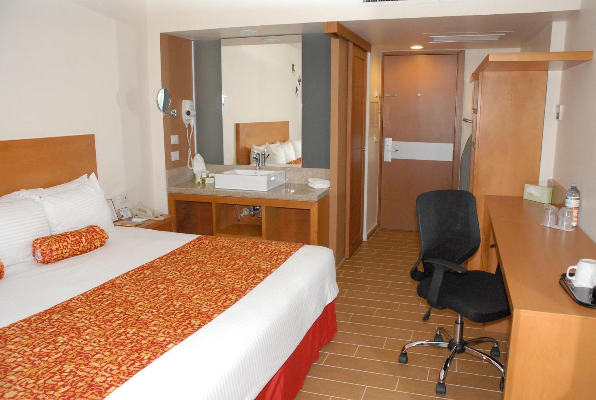 Executive Room 1 King Bed,1208293438:JPEG