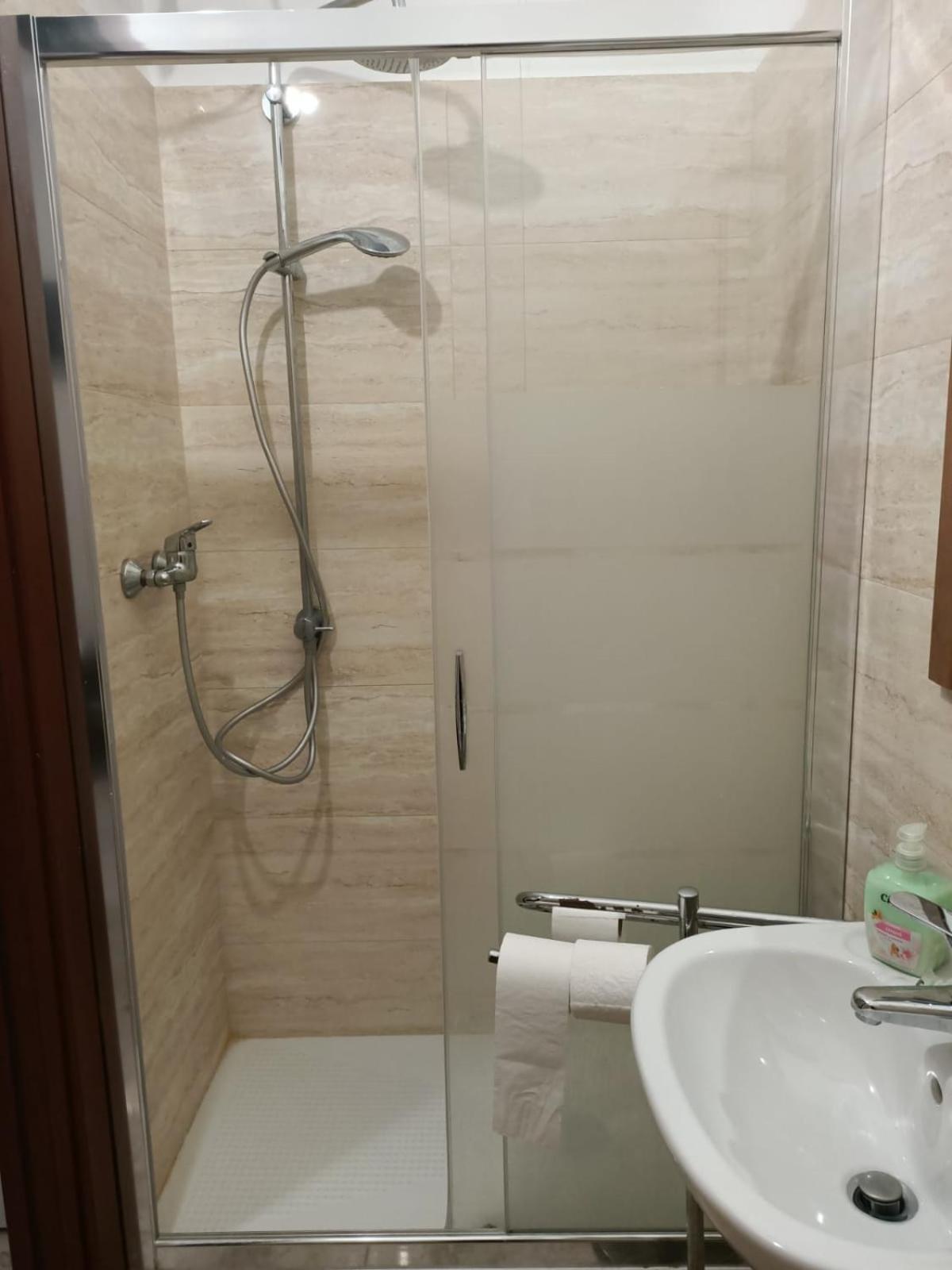 Triple Room Private Bathroom,983232616:JPEG