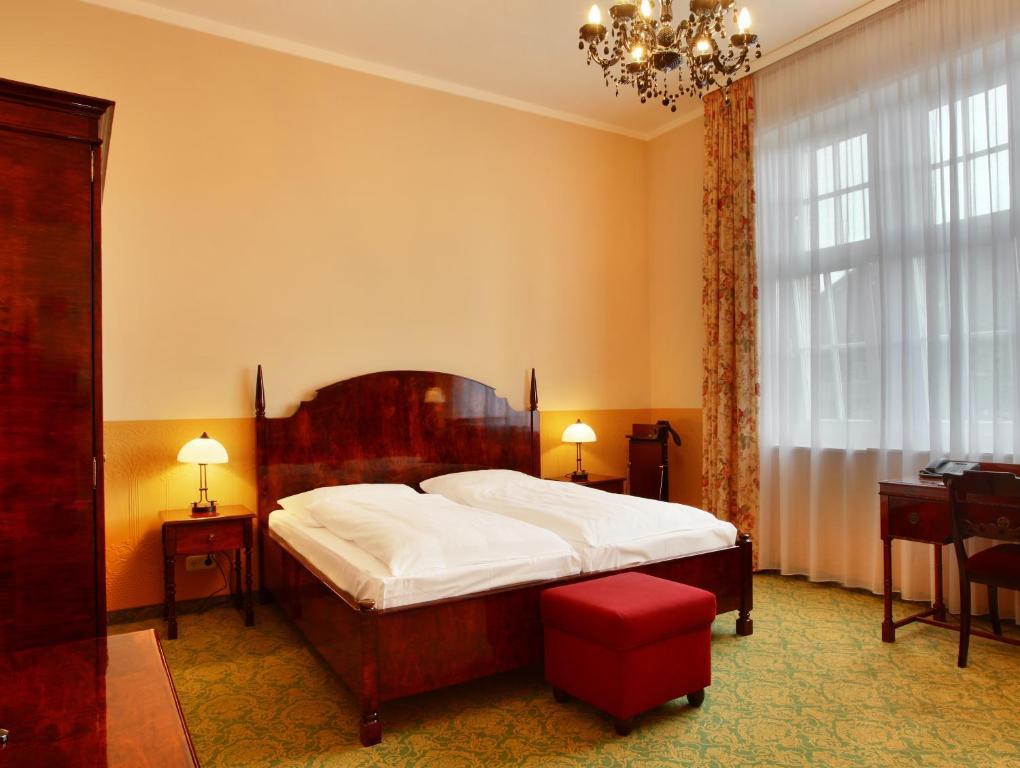 Deluxe Double Room,702427063:JPEG