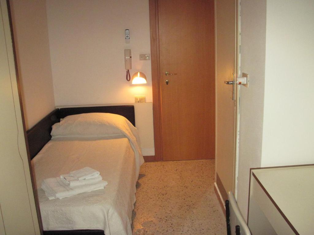 Single Room,544605969:JPEG