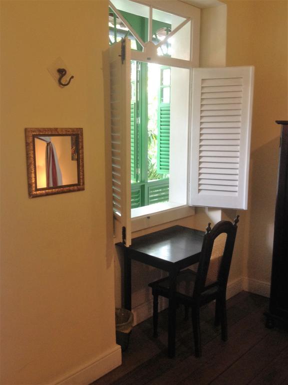 Quarto Triplo com Vista para a Piscina