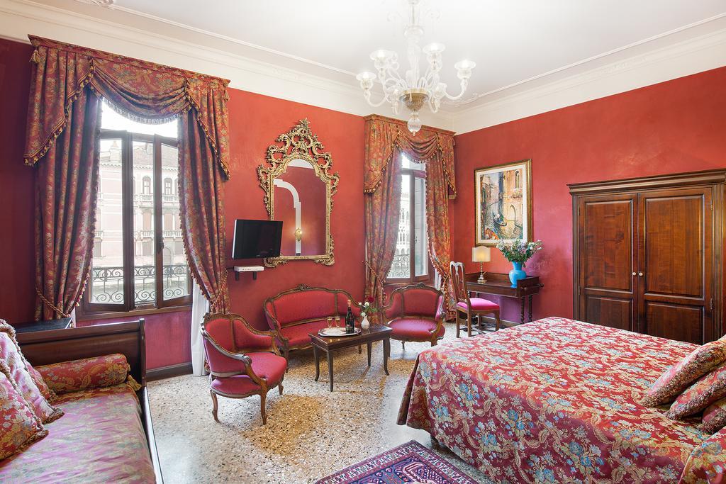 Deluxe Double Room Grand Canal View