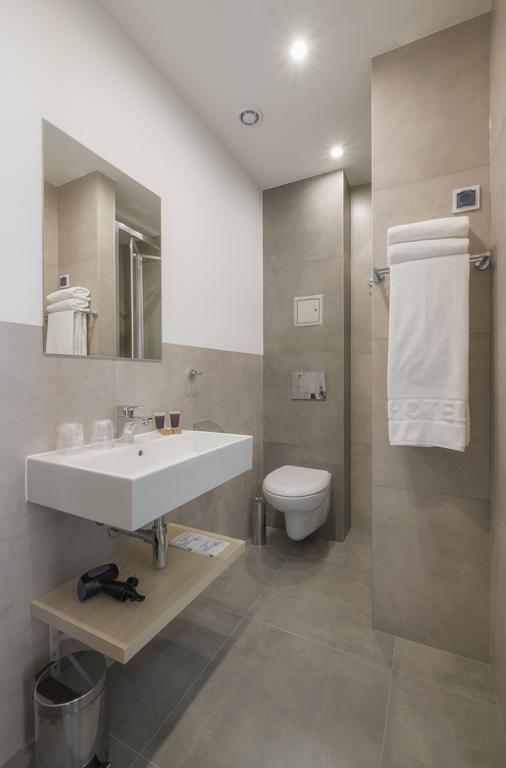 Premium Twin Room,1212238597:JPEG