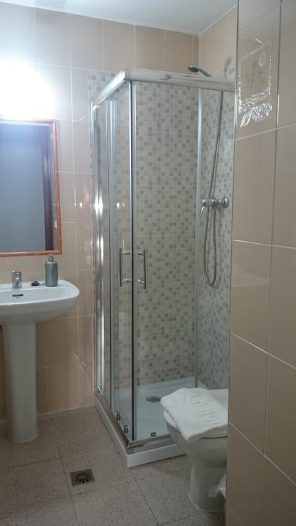 Habitación Doble con cama supletoria y baño privado