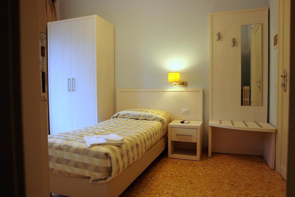 Superior Single Room,738003253:JPEG