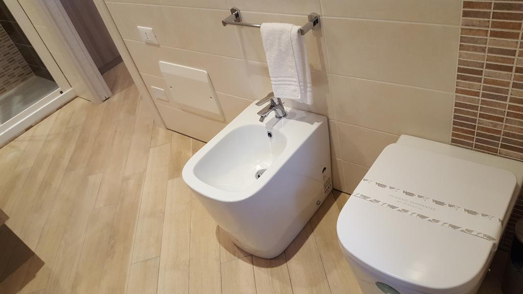Small Double Room,325289005:JPEG