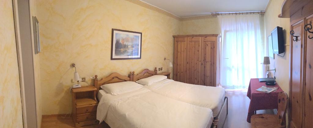 Twin Room,705305218:JPEG