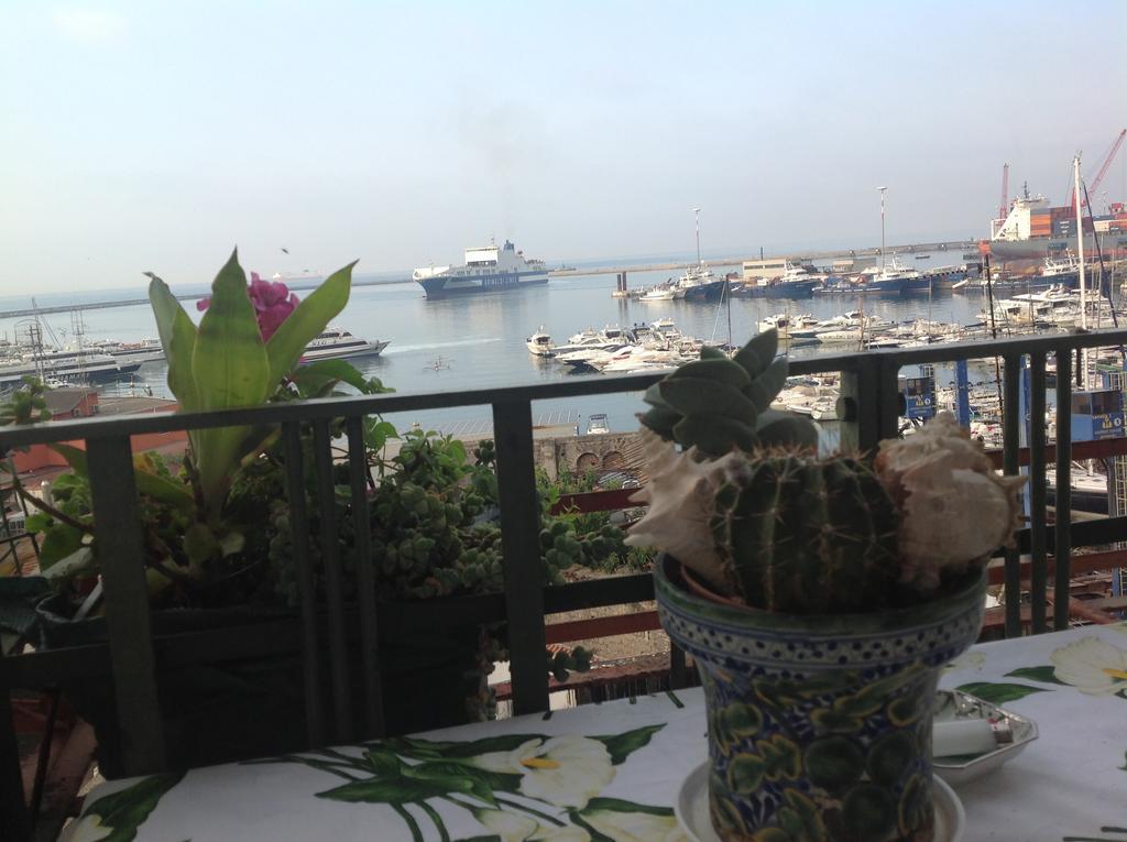 Camera Matrimoniale Deluxe con Balcone e Vista Mare