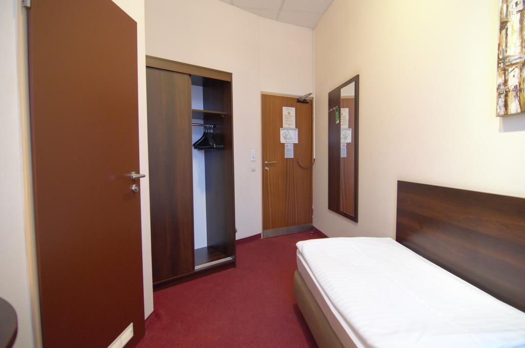 Economy Single Room,699672760:JPEG