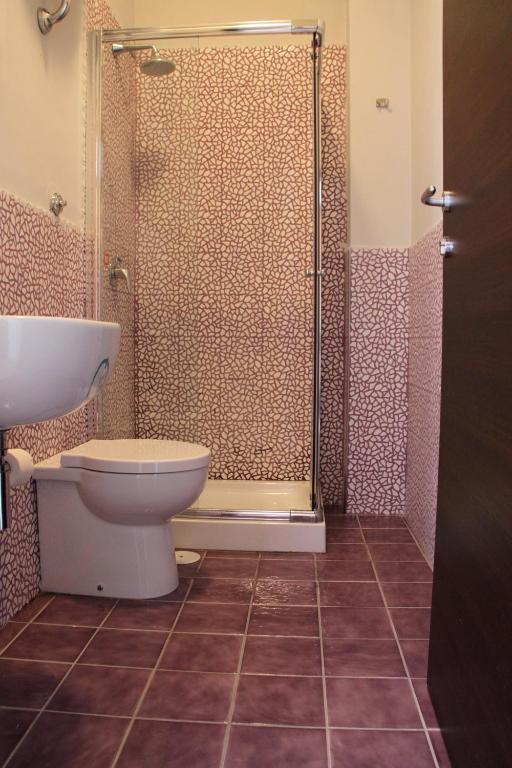 Double Room with Shared Bathroom,33552460:JPEG