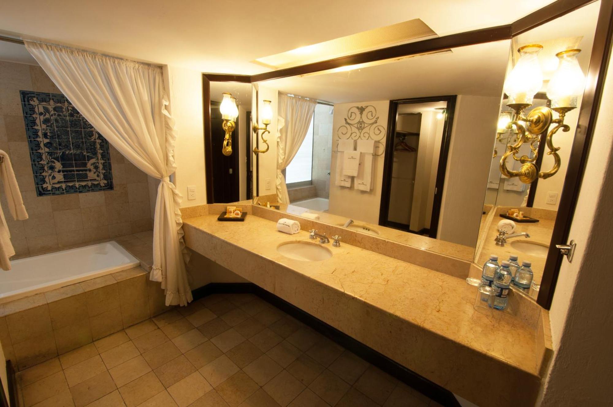 Standard Double Suite