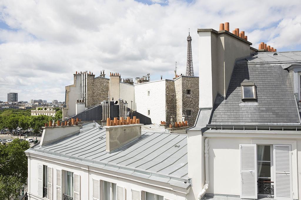 Classic room roofs of Paris,571812915:JPEG