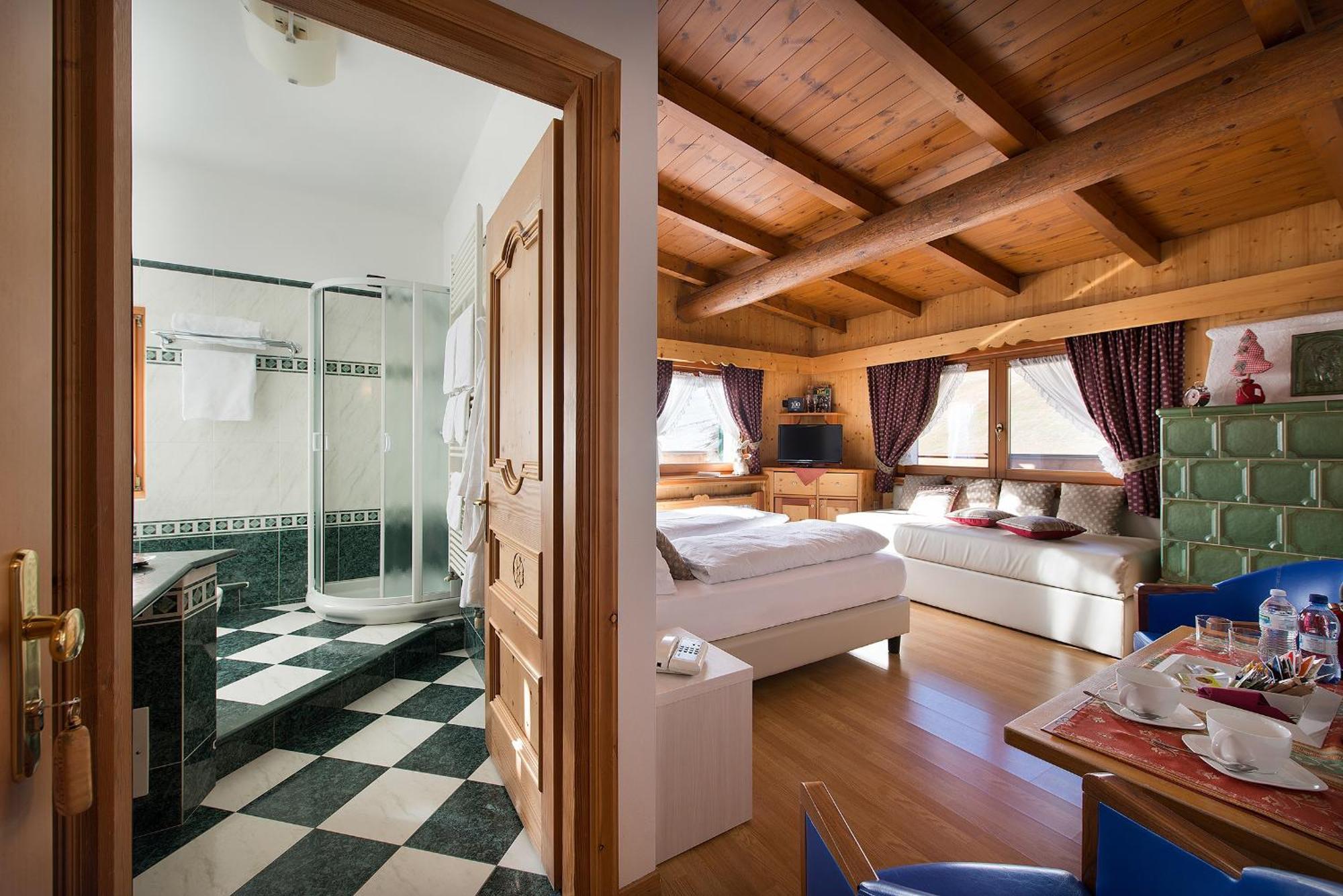 Deluxe Double Room Bath