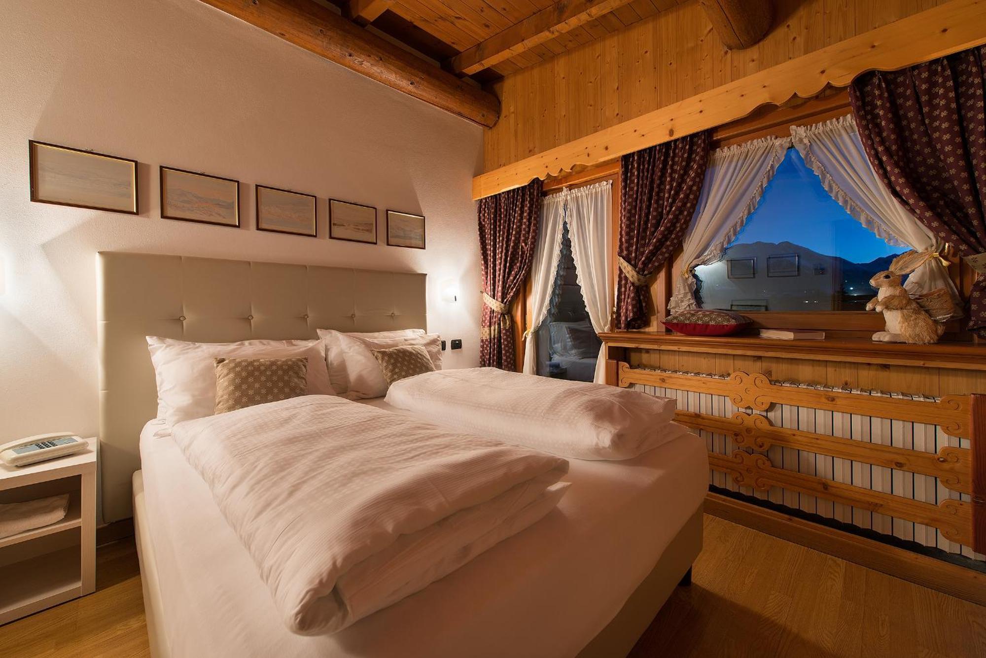 Deluxe Double Room Bath