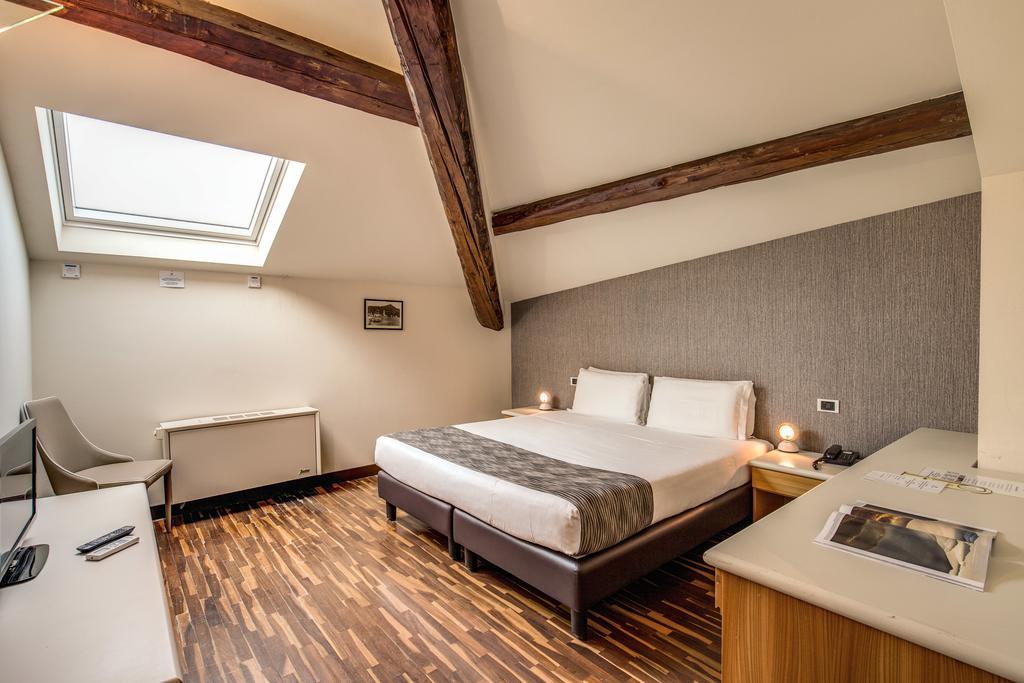 Double or Twin Room Attic,412815105:JPEG