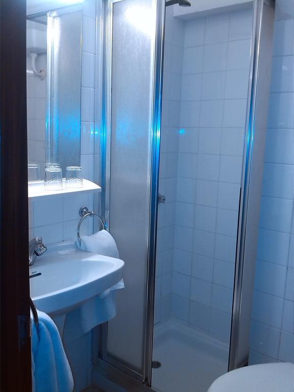 Twin Room Private Bathroom,343360168:JPEG