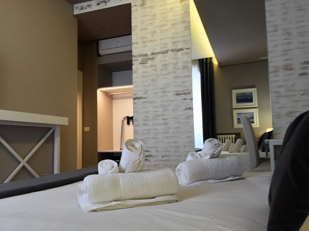 Deluxe Queen Suite,889801531:JPEG