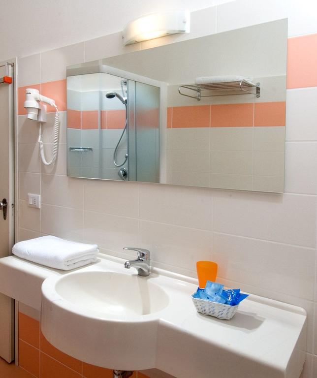Double or Twin Room,1536421018:JPEG