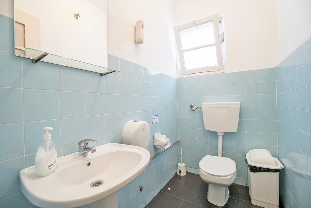 Double or Twin Room Bathroom
