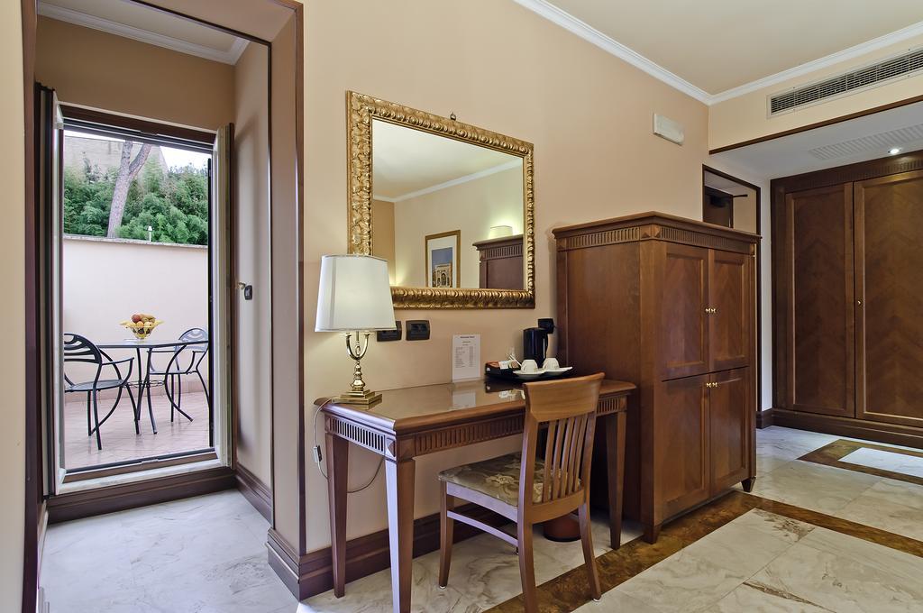Suite Balcony,682347033:JPEG
