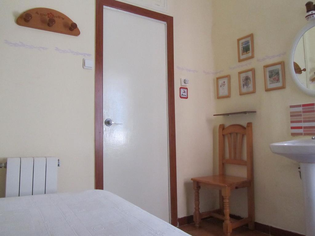 Single Room with Shared Bathroom,371592751:JPEG
