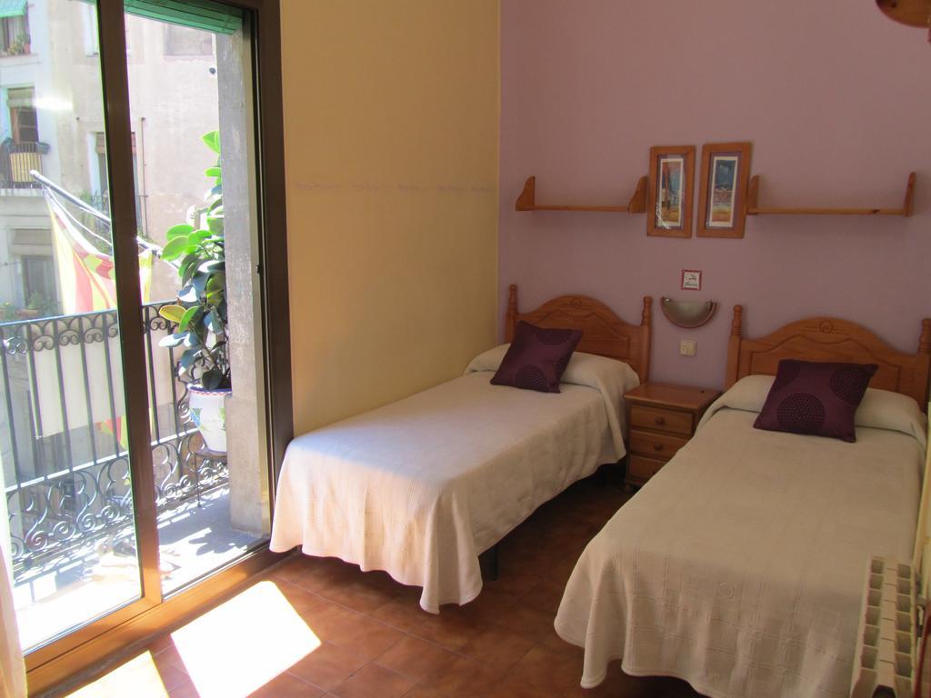 Twin Room with Shared Bathroom,378910963:JPEG