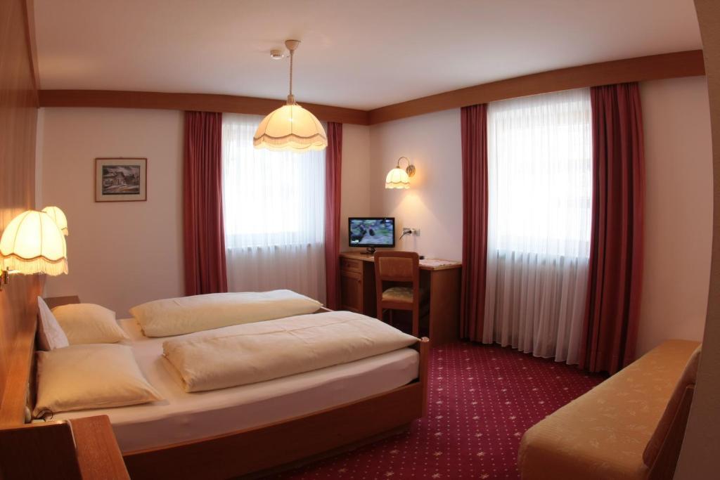 Standard Double Room,37730530:JPEG