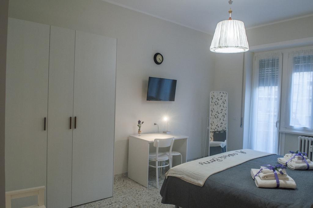Double or Twin Room Private External Bathroom