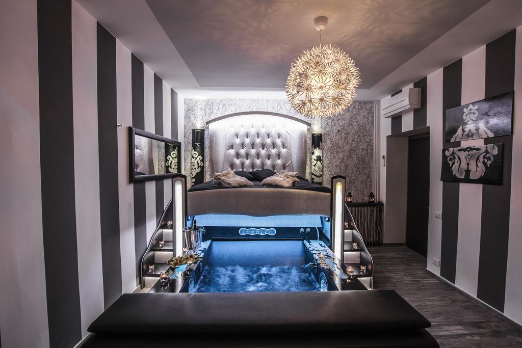 Deluxe Suite Spa Bath,394895910:JPEG