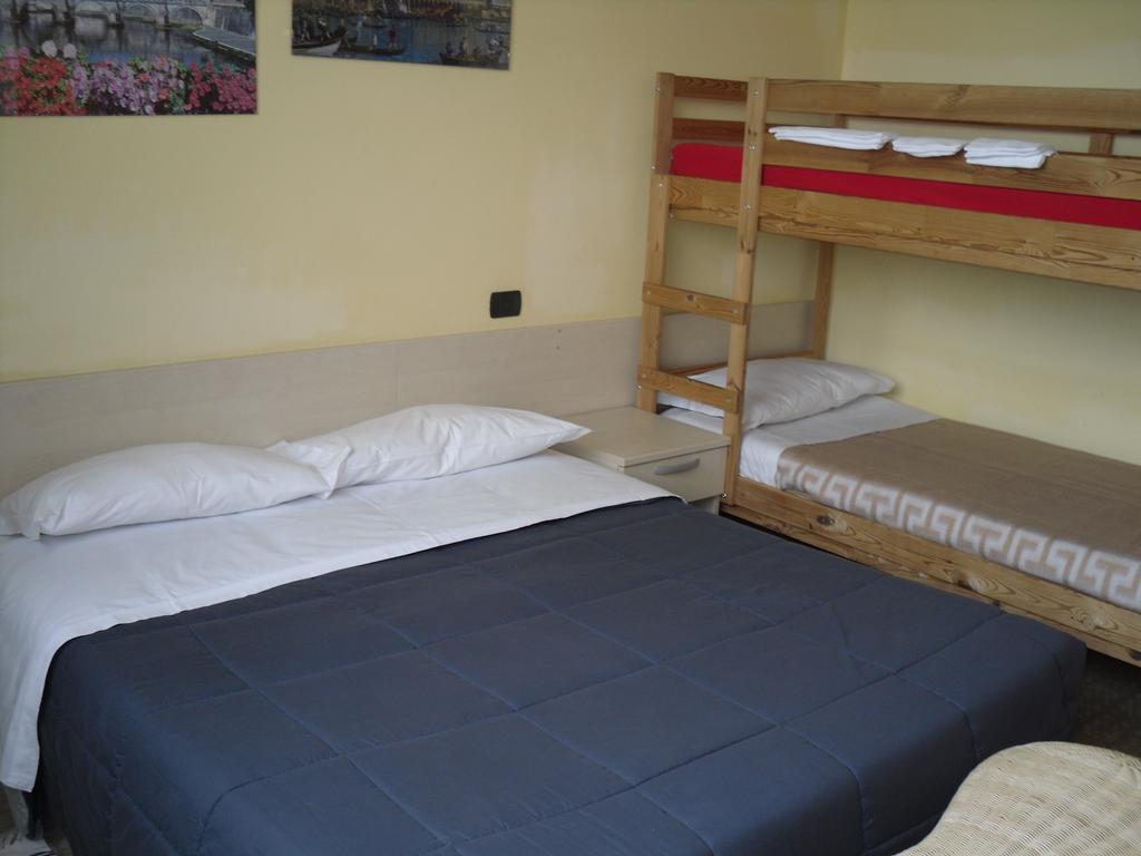 Standard Family Room,395623422:JPEG