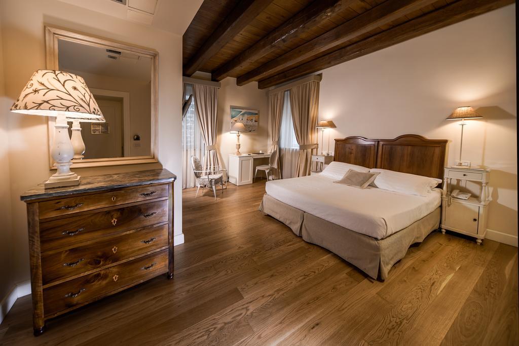 Superior Double Room,395898540:JPEG