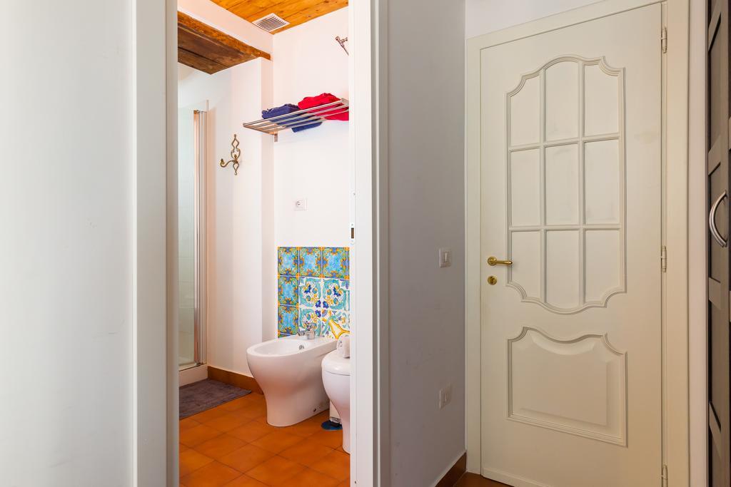 Camera Matrimoniale con Bagno Privato Esterno