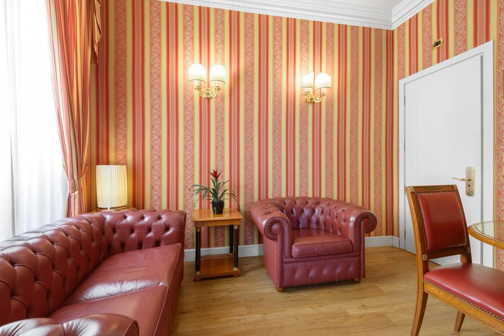 Triple Room,682100760:JPEG
