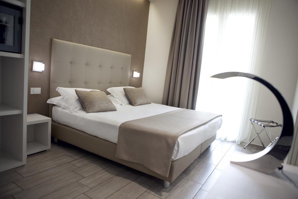 Standard Double or Twin Room,110235705:JPEG