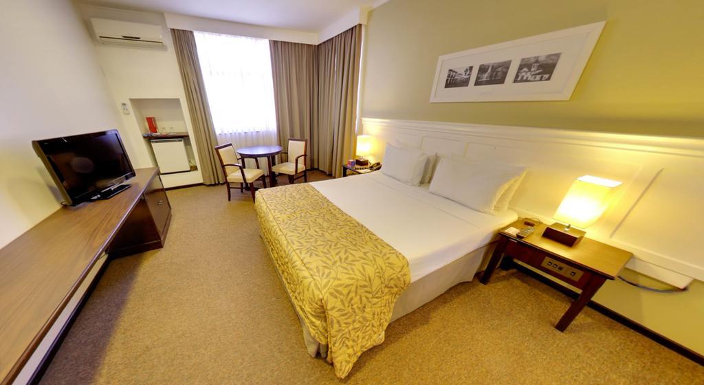 Quarto com Cama de Casal ou 2 de Solteiro