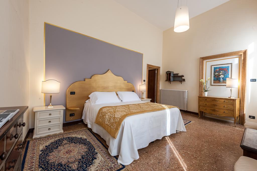 Deluxe Room,400928667:JPEG