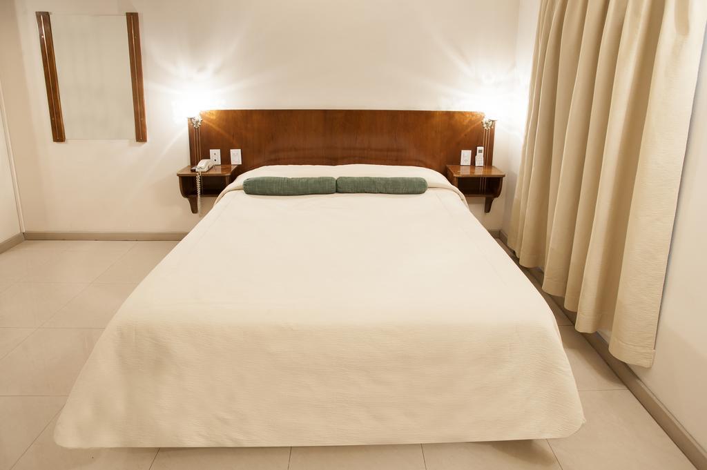 Standard Double or Twin Room,1212596512:JPEG
