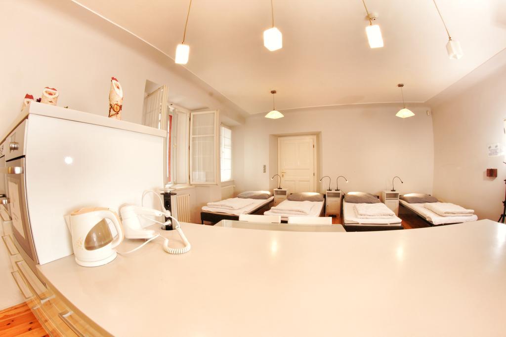 Single Bed 4-Bed Female Dormitory Room,402883704:JPEG