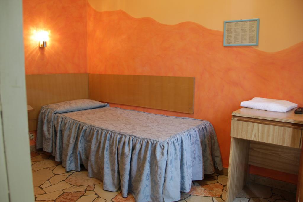 Single Room,747073313:JPEG
