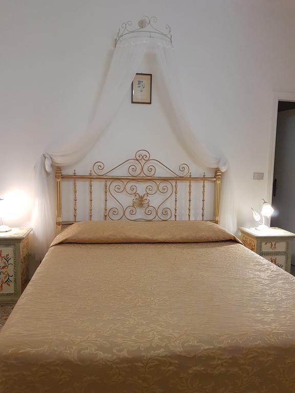 Single Room with Shared Bathroom,695878113:JPEG