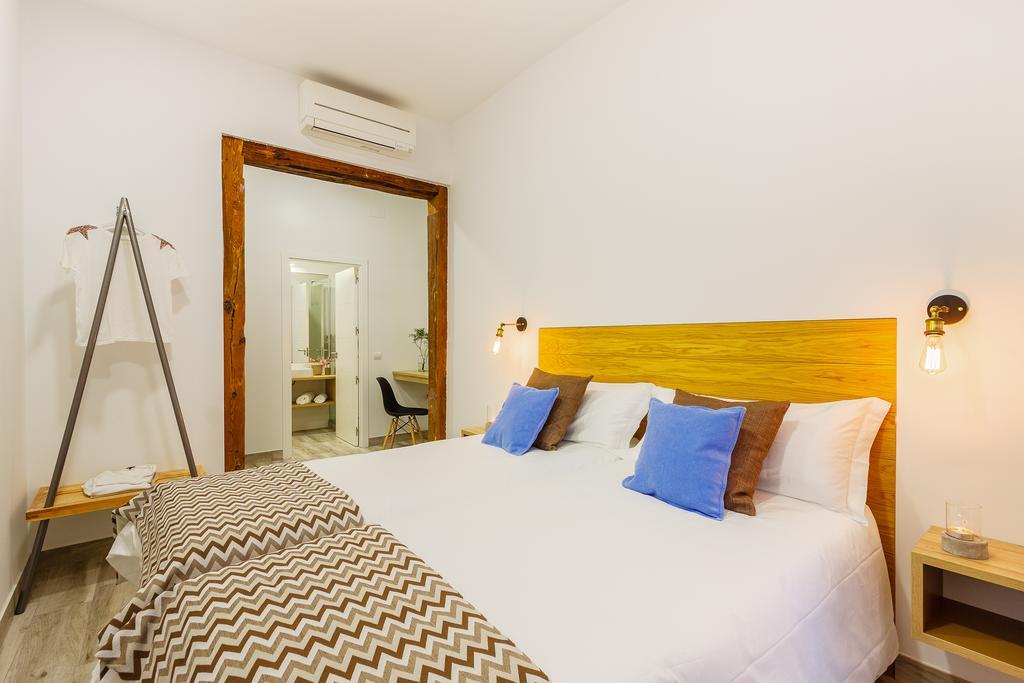 Exterior-Superior Double Room