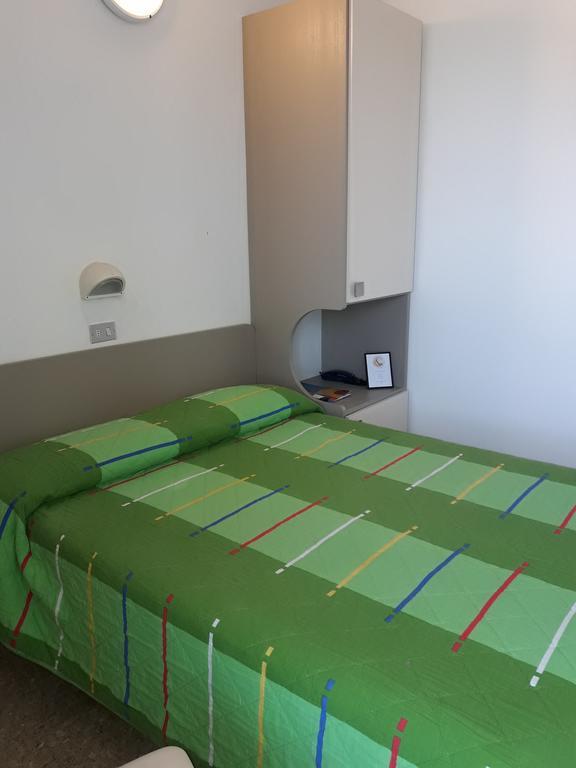 Single Room,403708956:JPEG