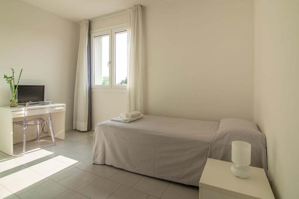 Single Room,695647200:JPEG