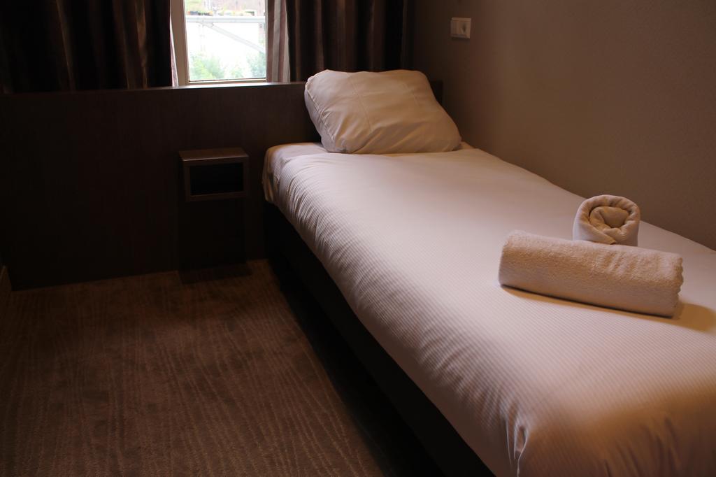 Single Room,415699227:JPEG