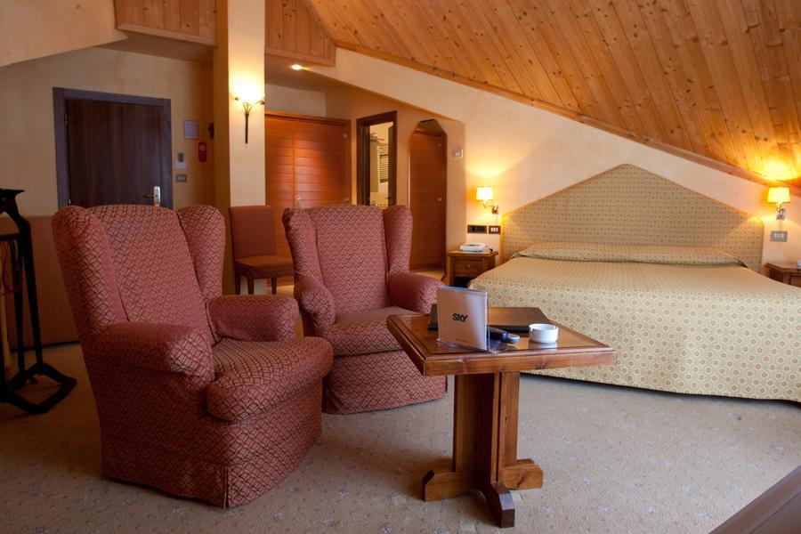 Large Double Room,741665758:JPEG